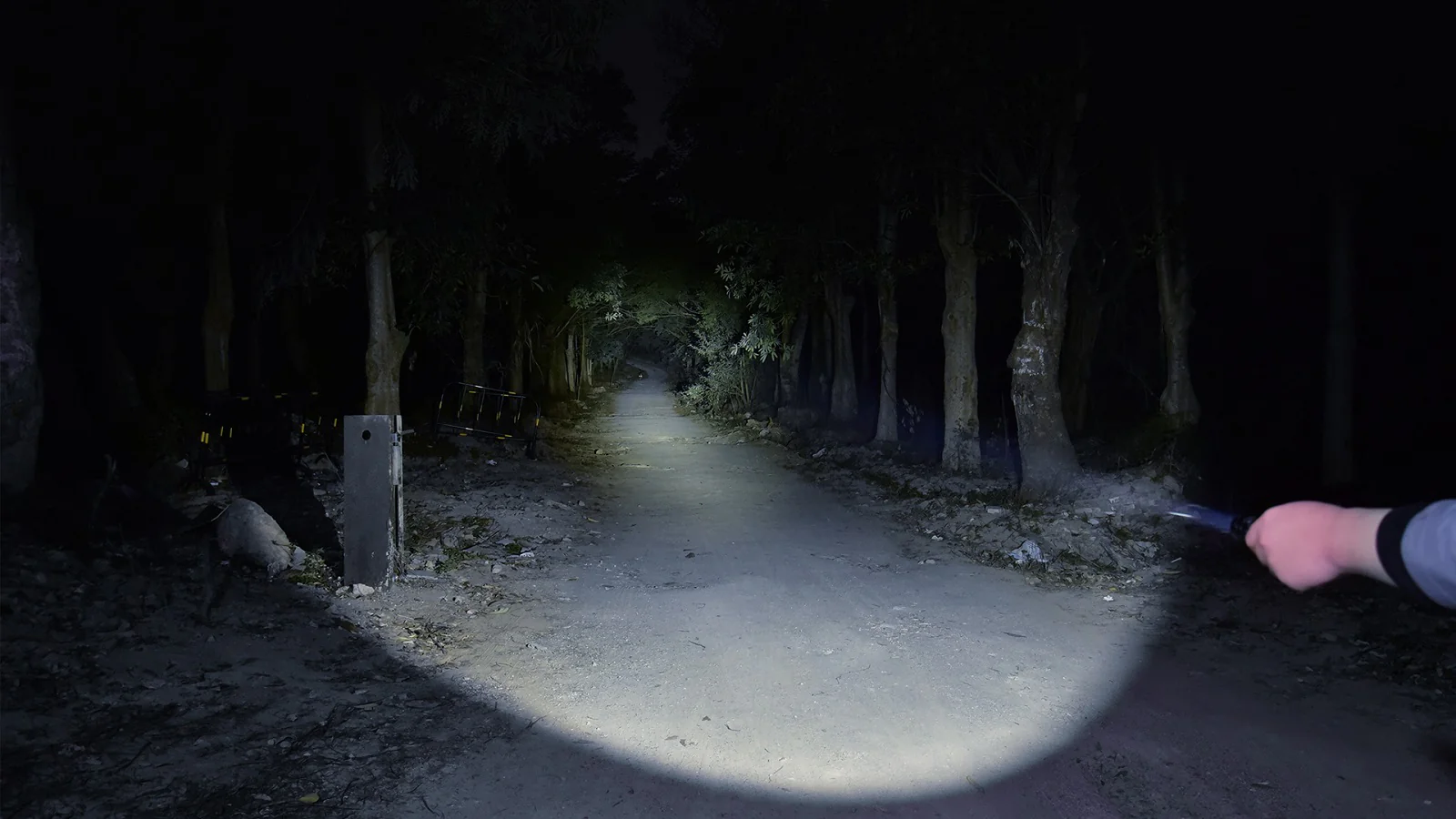 High-power lamp beads allow you to easily see the distance in the middle of the night